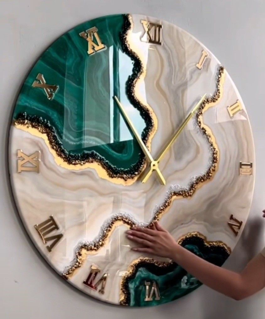 Resin Luxury Elegant Green Gold Tone Wall Clock/Home Decor