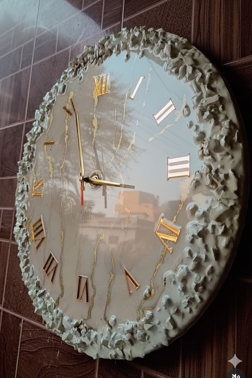 Resin Elegant White Gold Tone Wall Clock/Home Decor