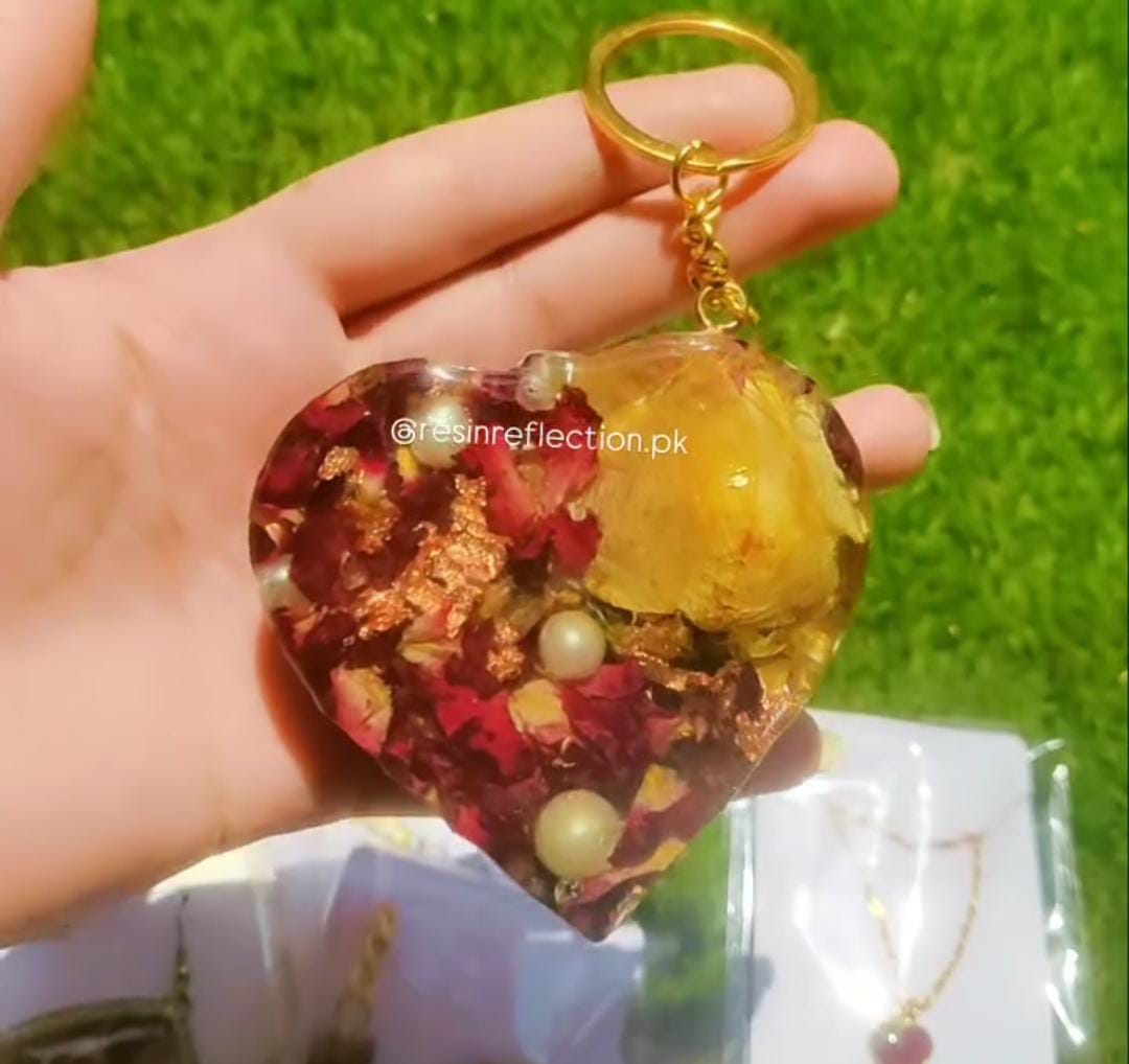 Resin Gajras Preserved Heart Keychain 3D