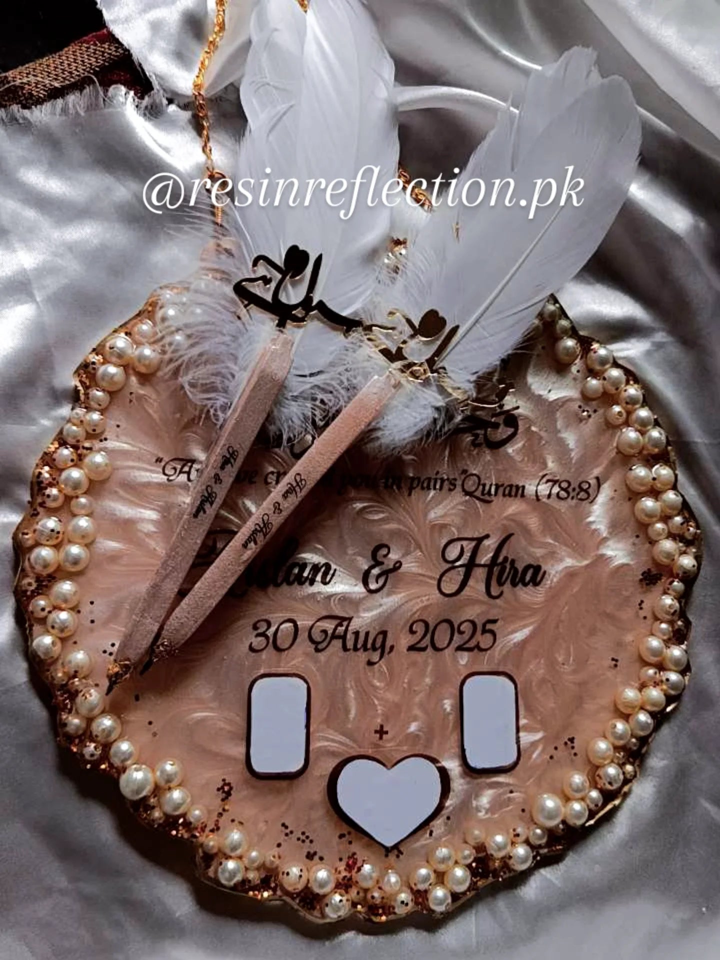 Pearls Engraved Rose Gold Resin Nikkah Thumb Frame With 2 Nikkah Pen